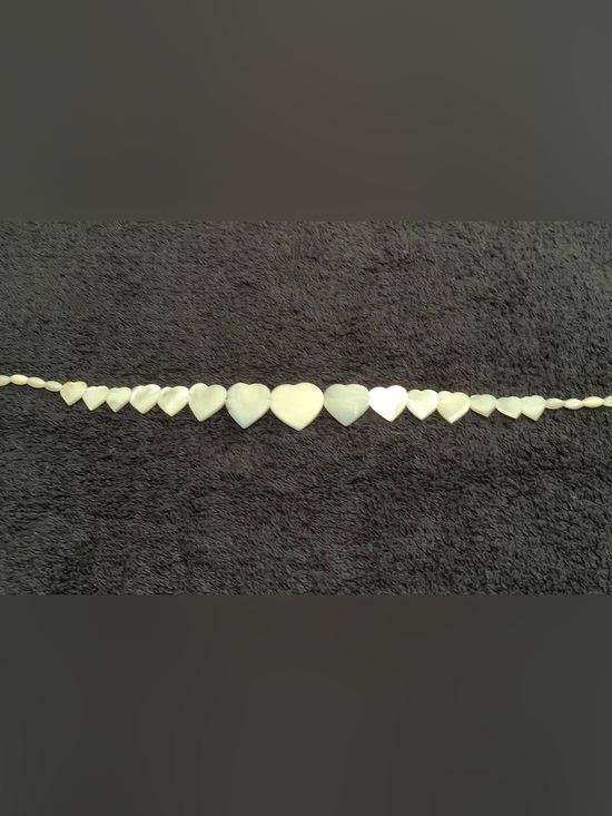 Jewelry - Vintage Mother of Pearl Heart Shaped Cream Necklace
